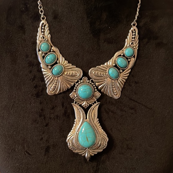 Western Necklace - Picture 2 of 4